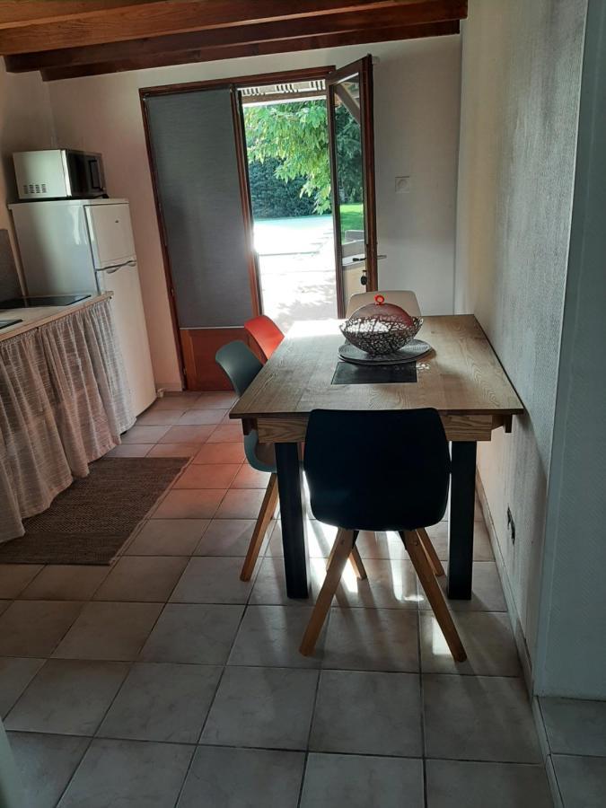 Gite A La Campagne Avec Piscine Biziat エクステリア 写真